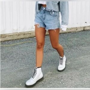 Dr. Martens Zavala  Smooth Leather Lace Up‎ Boots, White, Women's size 9 NWOB